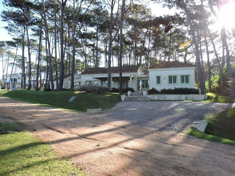 El Pueblito - Laguna Blanca