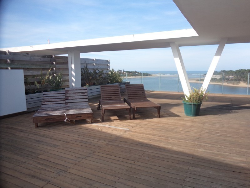 Excelente penthouse moderno frente a la Desembocadura
