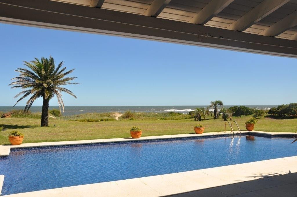 Excelente casa para disfrutar en primera línea de la playa de Solanas