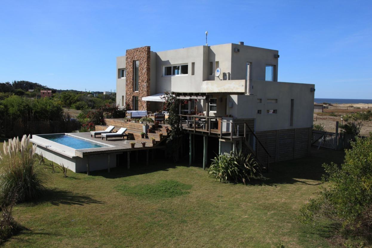 Muy linda casa frente al mar