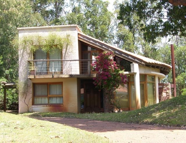 Alquiler casa en Solanas a una cuadra del mar, 4 dormitorios, 3 baños, servicio c/baño