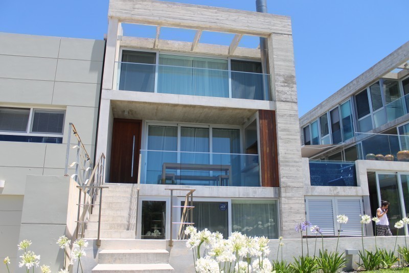 Casa Moderna a media cuadra de la playa de La Barra