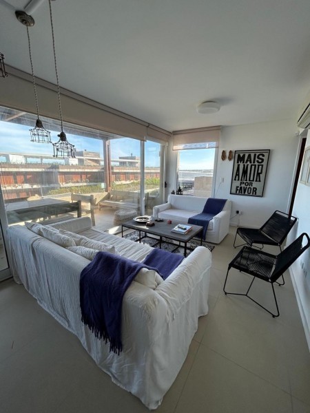 Departamento en alquiler en Montoya con piscina, serv.de mucama y vistas al mar