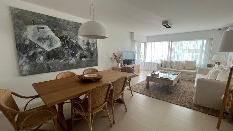 Esturion Uno 102 Penthouse