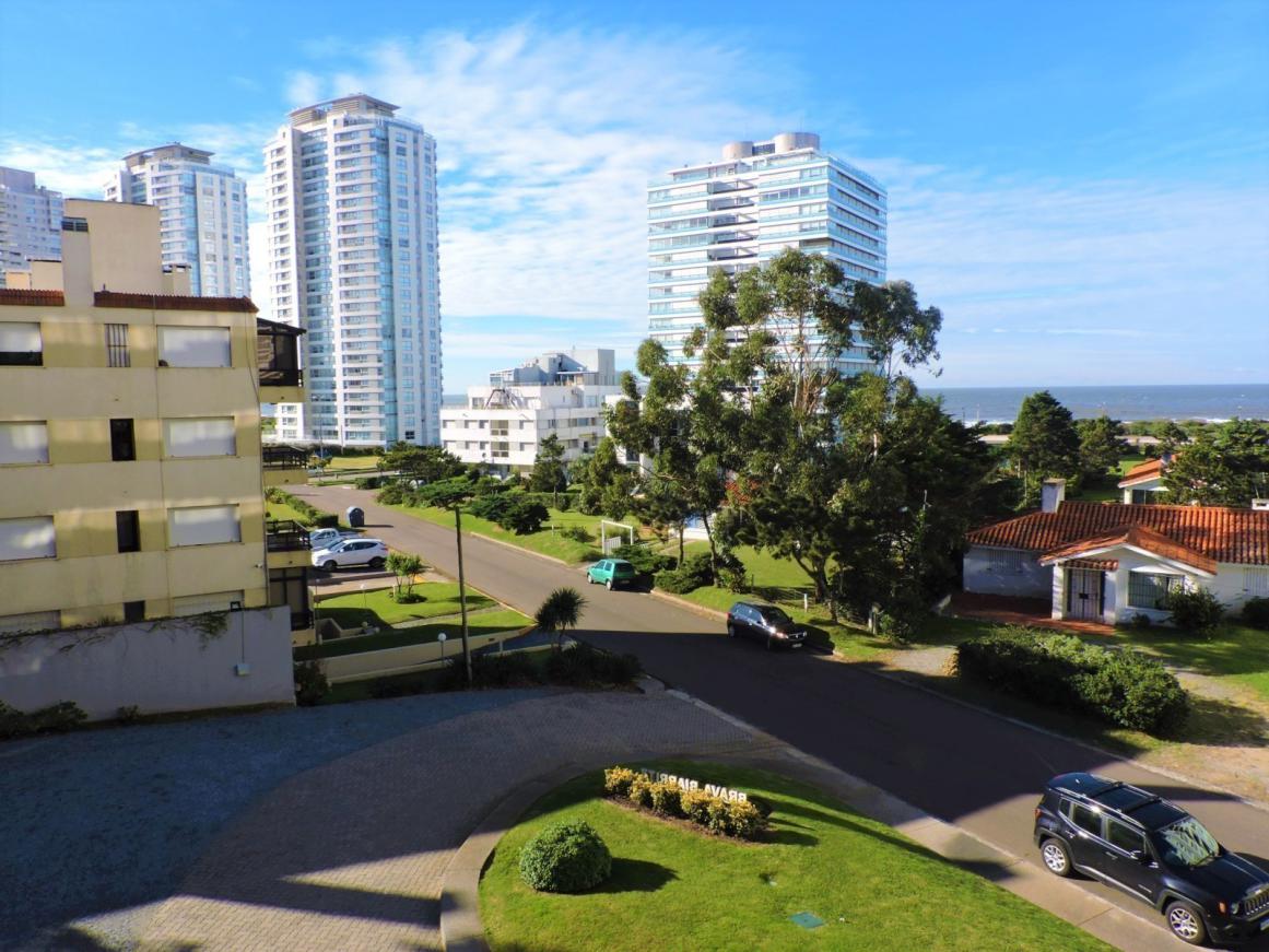 Hermoso apto semipiso a pasos de Playa Brava