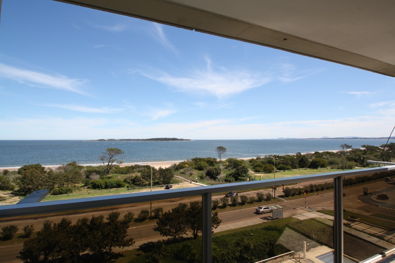 Departamento sobre la playa Mansa,Punta del Este