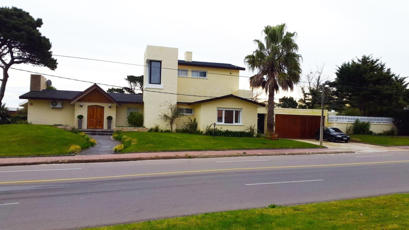 Excelente residencia en venta en Playa Mansa