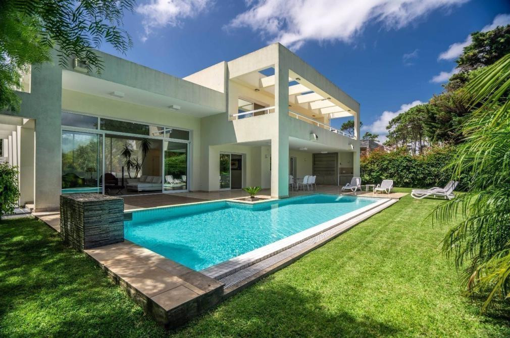 Excelente residencia moderna en Barrio Privado Boulevard Park