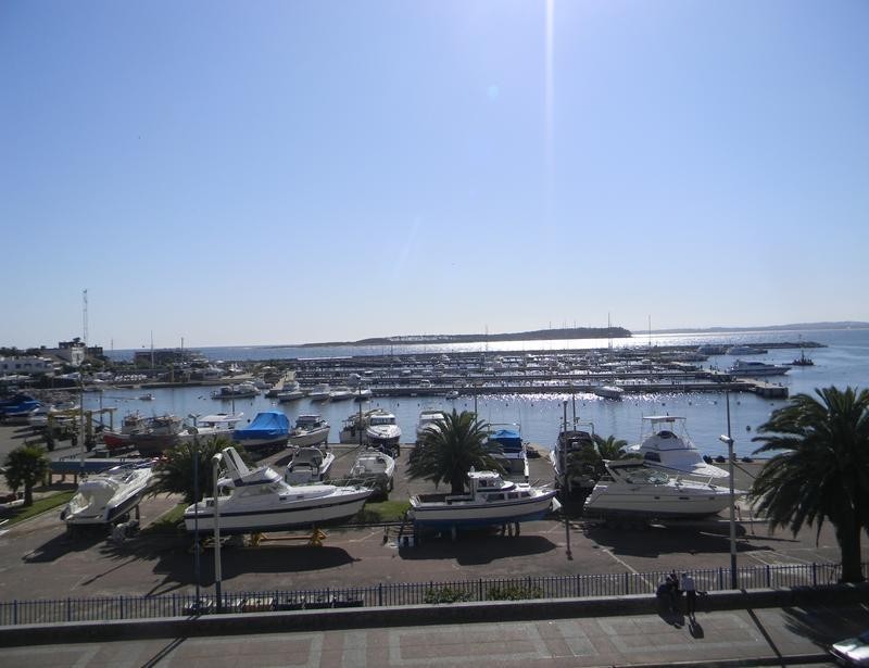Departamento en venta frente al puerto de Punta del Este