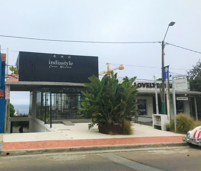Local + depto en venta sobre Ruta 10 en La Barra