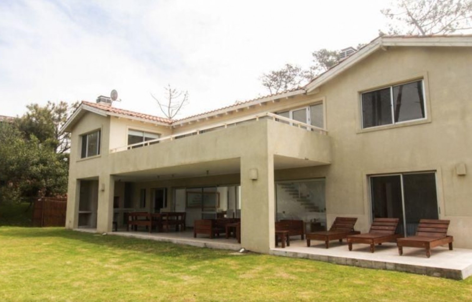 Casa moderna en alquiler en Laguna Blanca