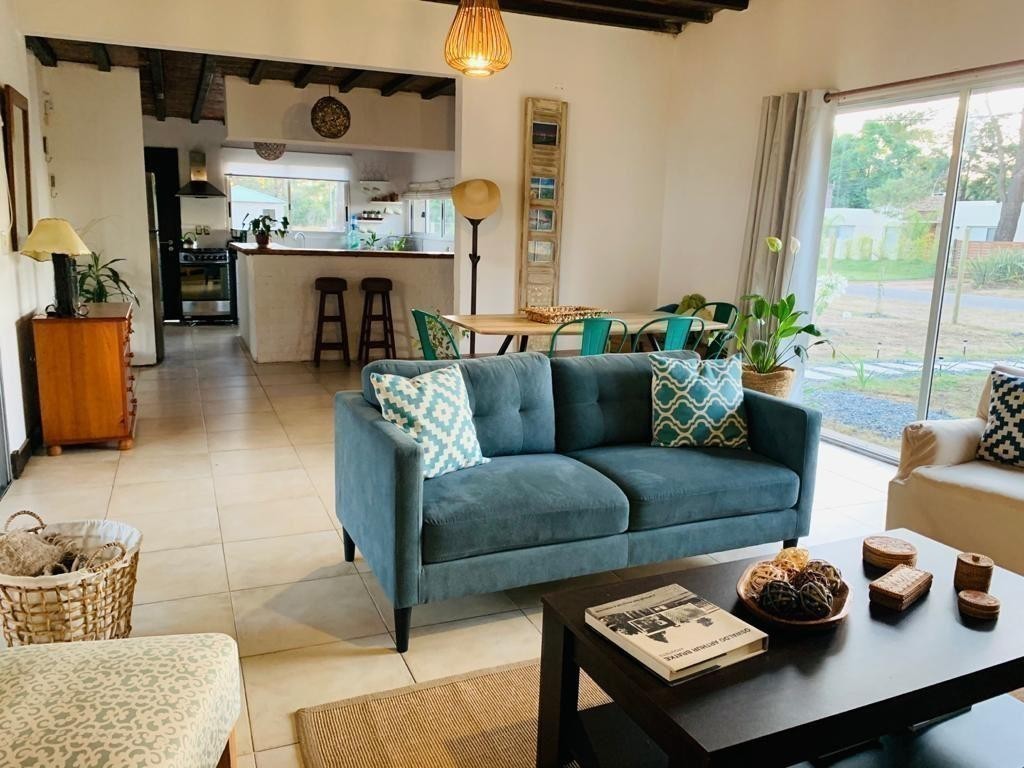 Casa en alquiler en La Barra con pileta