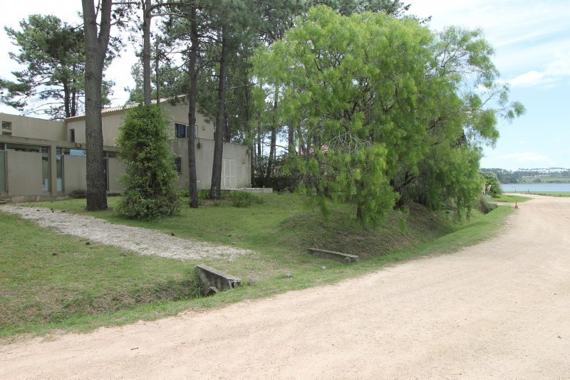 B7 Laguna Blanca