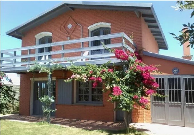 Hermosa Residencia De Construcción Tradicional Con Hermosas Vistas Al Mar, Balneario Buenos Aires