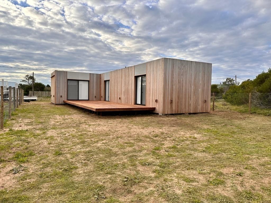 Casa en venta en La Juanita, a estrenar.