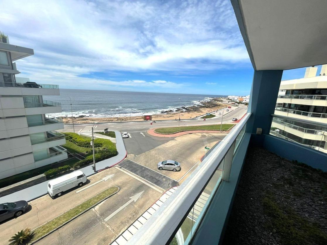 Amplio depto 4 dorm y dep en Peninsula a pasos del Puerto de Punta del Este