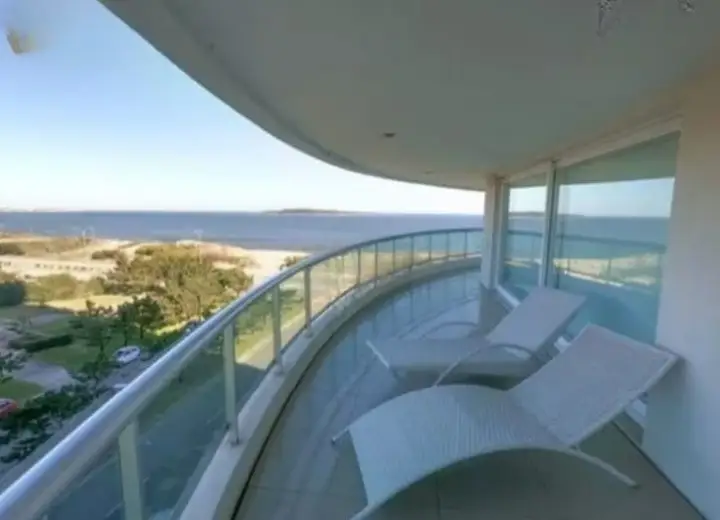 Torre premiun alquiler 3 dorm y dep frente a Playa Mansa