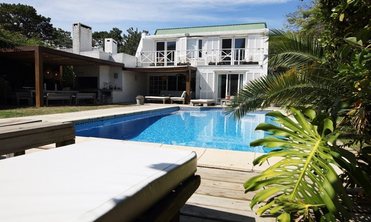 Casa en venta 5 dorm y dep con pileta en Playa Mansa