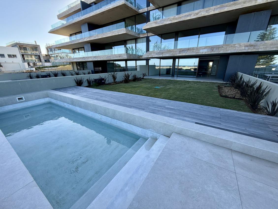 Arte Barra planta jardin con piscina propia