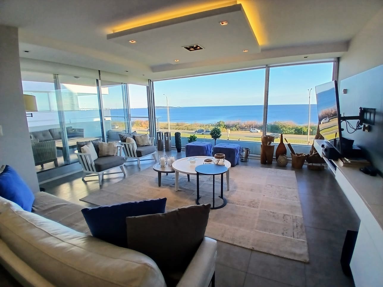 Apartamento 3 Dormitorios En Venta Y Alquiler "“ Edificio Lumiere "“ Playa Mansa, Punta del Este