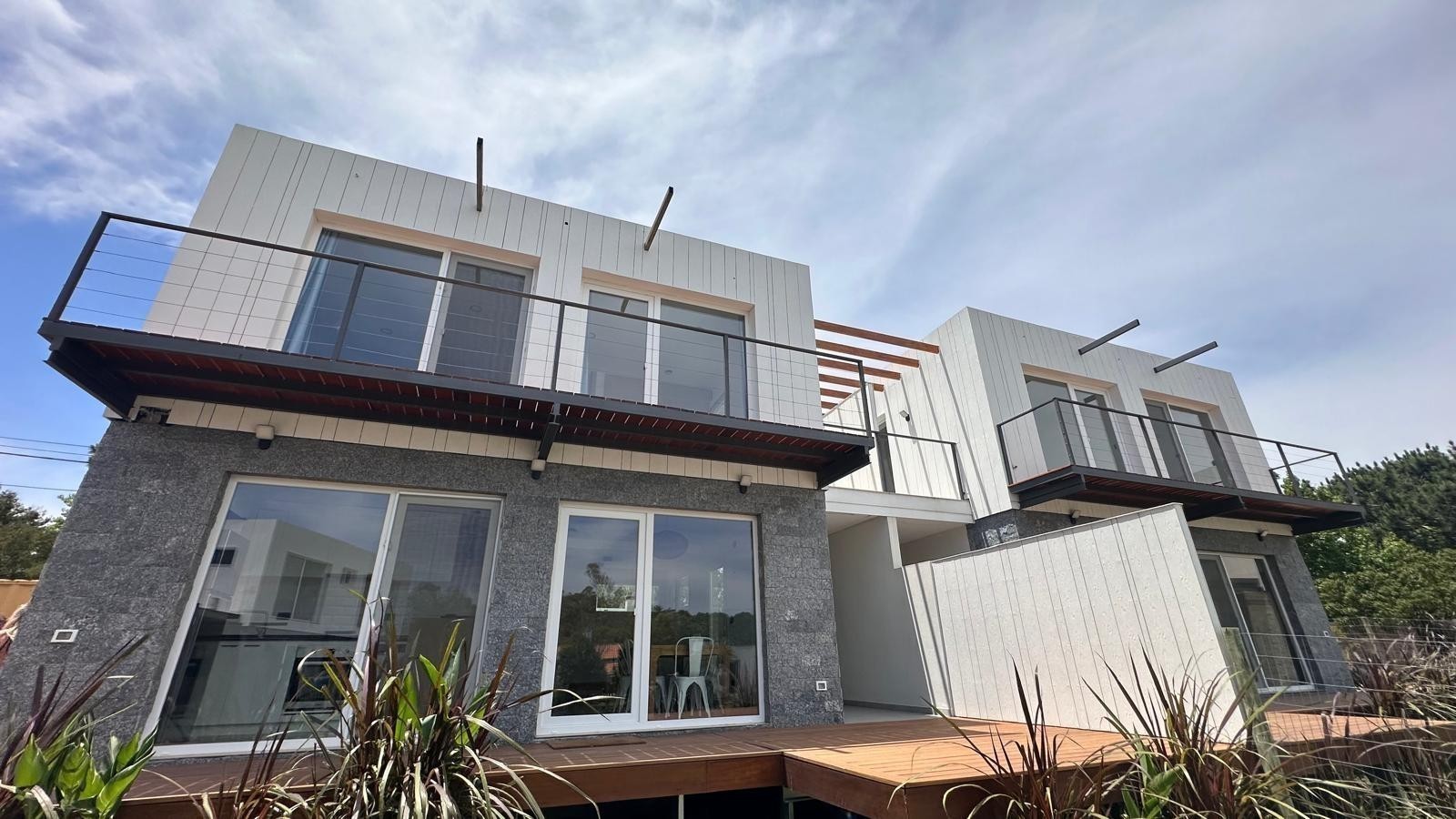 Casa a estrenar en complejo