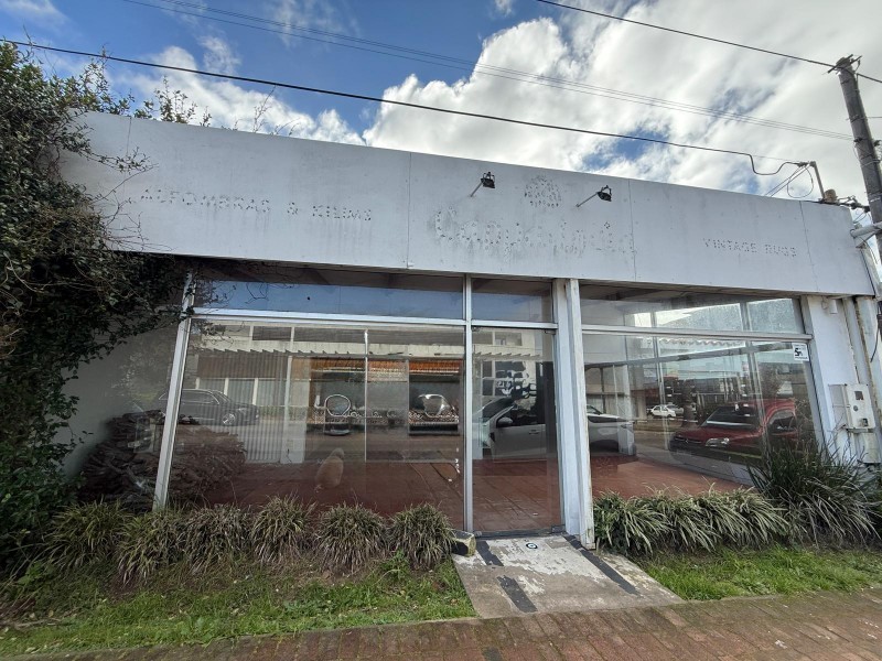 Gran local en Manantiales para alquiler