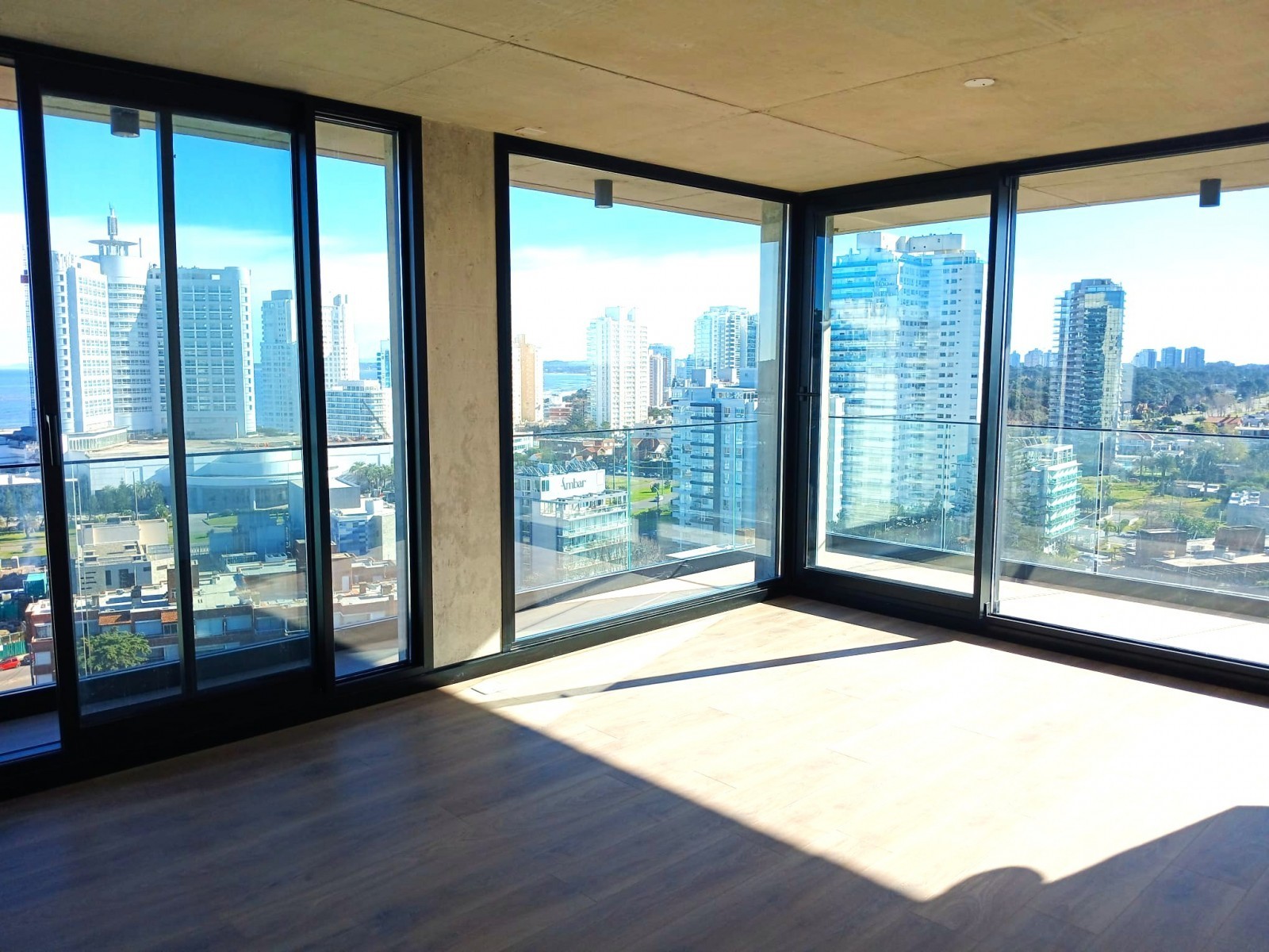 Departamento de 3 dormitorios a estrenar en venta | Torres del Este "“ Punta del Este